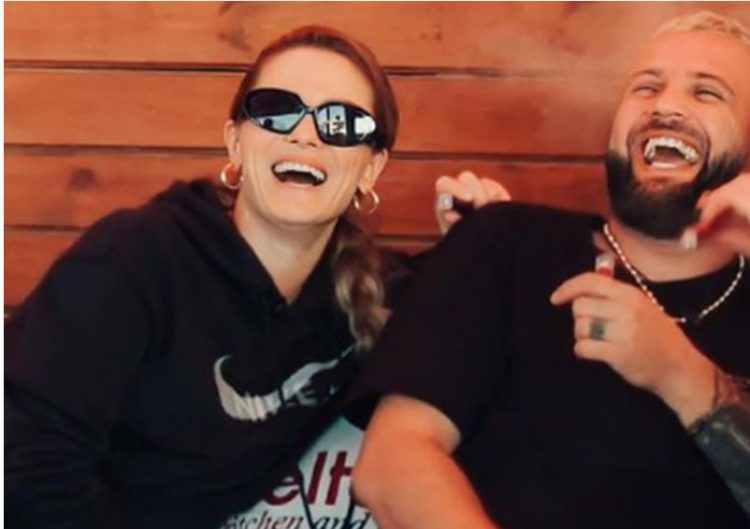 Bledi puth Nitën: Kështu nisin dashuritë e mëdha (VIDEO)