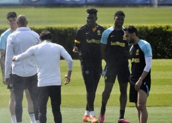 Tension te Interi, Onana dhe Brozo i vënë duart njëri-tjetrit