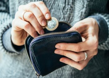 A janë shqiptarët të pasur? 900 mijë llogari në banka janë bosh