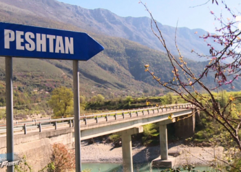 Fshati shqiptar që ka më shumë mësues se nxënës