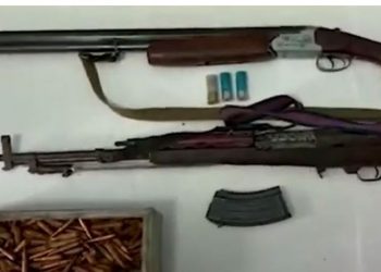 Mbante armë zjarri në banesë, arrestohet një person