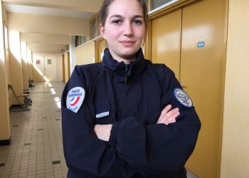 Policia gjen zgjidhjen perfekte për të mbajtur nën kontroll turmat