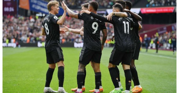 Arsenal dështon sërish, buzëqesh City