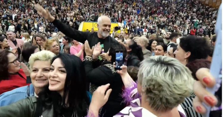 Rama ‘presion’ votuesve në Elbasan: Nëse votoni ‘Liken’, më mirë…