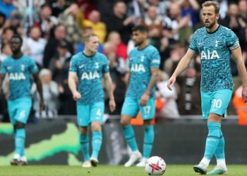 U turpëruan nga Newcastle, futbollistët rimbursojnë tifozët