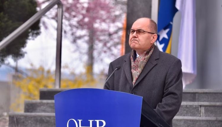 Schmidt bën thirrje që të zgjidhet çështja e pronave