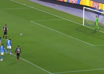 Napoli-Milan, Leao fiton penallti, Giroud e shpërdoron (VIDEO)