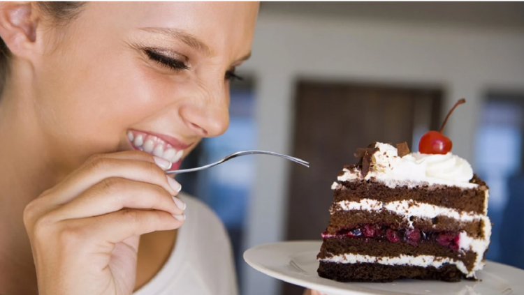 Trendi i ri i dobësimit, ëmbëlsira përpara bukës