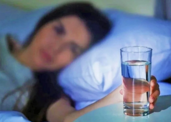 A mund të pihet uji i lënë jashtë gjatë natës?