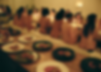 Darkë nudo mes të panjohurve, shtohen rezervimet në restorant -FOTO