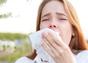 Mos e mbani më tështimën! Ja çfarë po i shkaktoni vetes