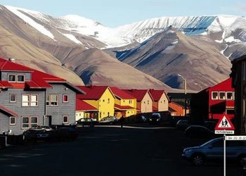 Nuk ju pëlqen nata? Vizitoni vendin ku dielli nuk perëndon kurrë