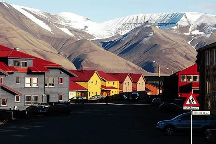 Nuk ju pëlqen nata? Vizitoni vendin ku dielli nuk perëndon kurrë