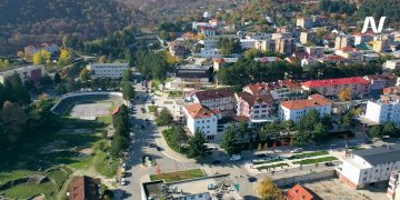 Kryebashkiaku socialist organizon piknik me taksat e qytetarëve