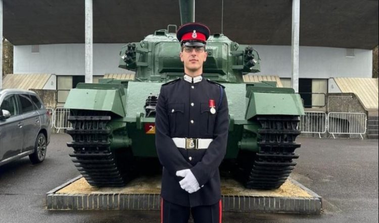 Togeri kosovar diplomohet në Akademinë Mbretërore Britanike