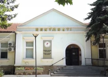 UP reagon pas akuzave se po planifikon avancime të një grupi të asistentëve në Fakultetin e Mjekësisë