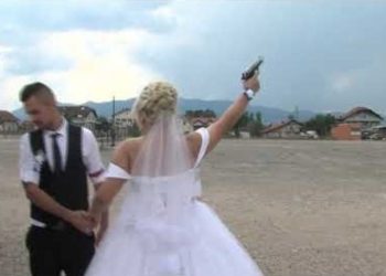 VIDEO – Qëlloi me armë në dasmë, shpallet në kërkim nusja