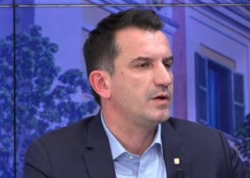 Veliaj pranon ikjen e shqiptarëve: Te Piramida punojnë indianët