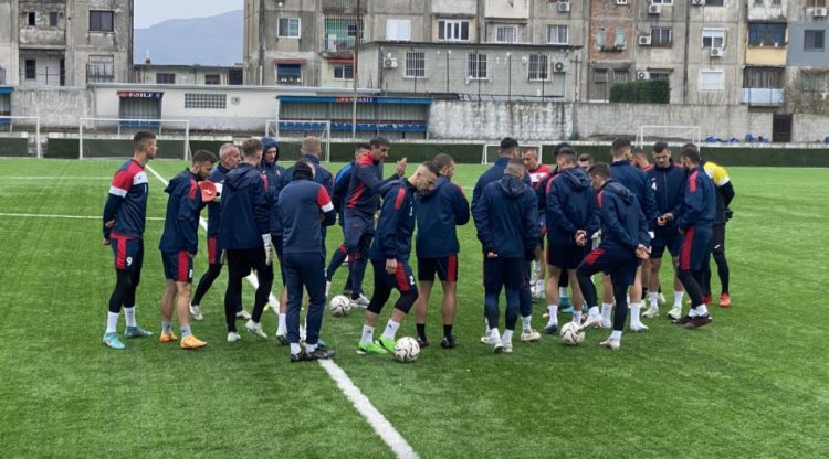 Sedloski zhvillon stërvitjen e parë në Shkodër