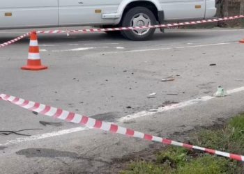 Aksident i rëndë në Korçë, makina merr përpara motorin