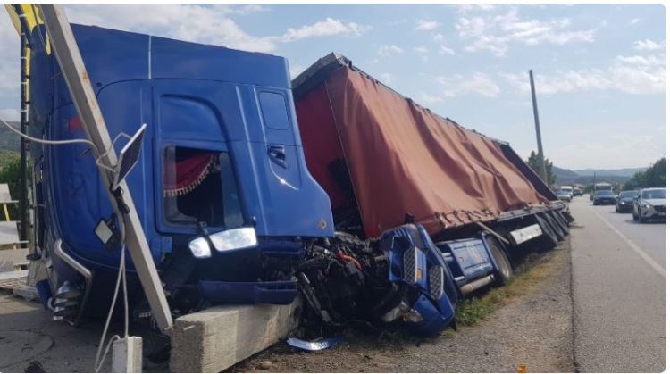 Kamioni përplas këmbësoren në Lezhë-Balldren