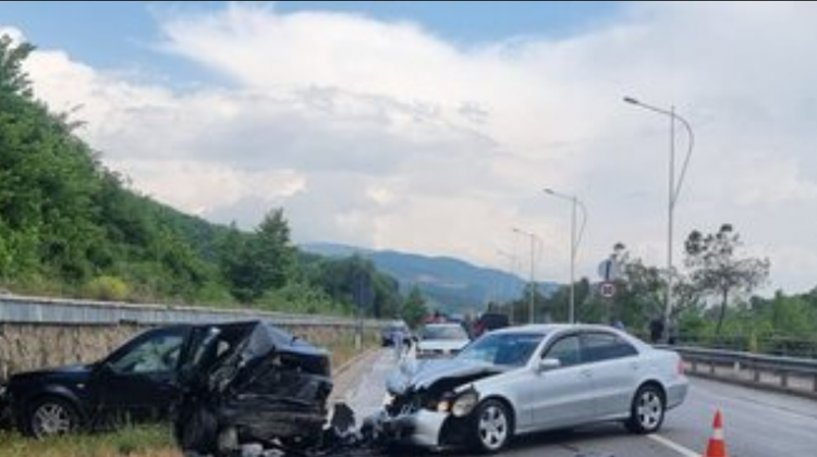 Aksident i rëndë në aksin Pogradec-Lin, gjashtë të  plagosur