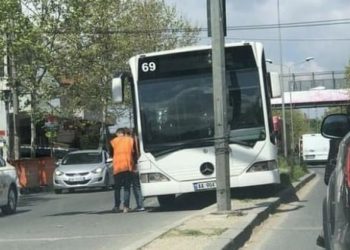 Tjetër aksident, urbani i Kamzës hipën mbi bordurat