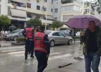 E rëndë, aksidentohet në vijat e bardha 45-vjeçarja