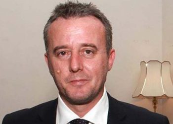 Gishtin e mesit edhe në emër të Arditit!