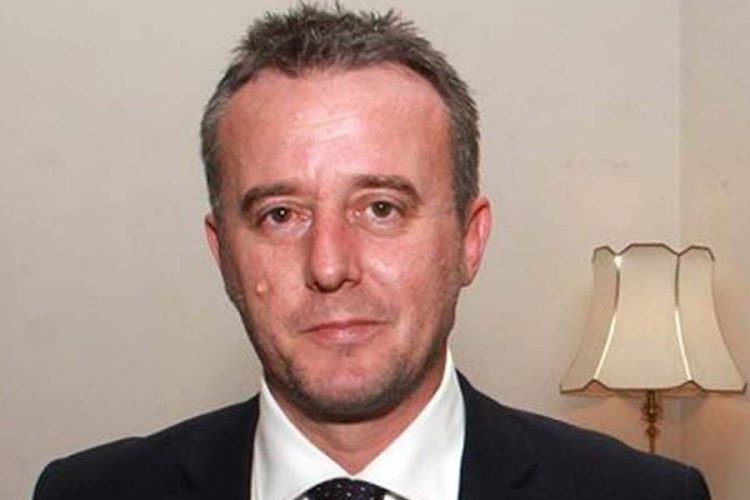 Gishtin e mesit edhe në emër të Arditit!