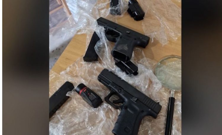 Armët e kapura në Durrës, ja çfarë shkruan media angleze