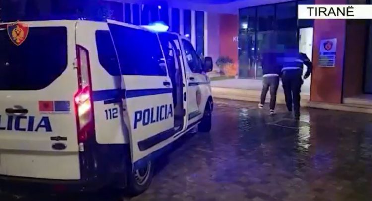 Shkaktoi aksidentin e djeshëm në Tiranë, arrestohet 22-vjeçari