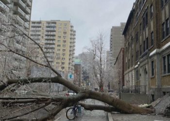 Stuhia e akullit godet qytetin amerikanoverior