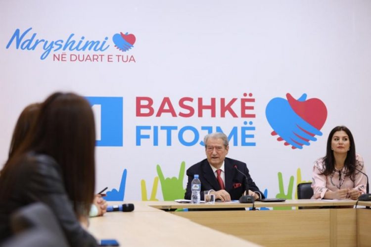 Berisha akuzon Sakon: Simbol i vjedhjes me Hidrovorin e Durrësit