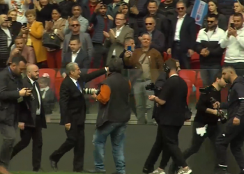 LIVE/Berisha mbërrin në Air Albania, “Bashkë Fitojmë” nis fushatën