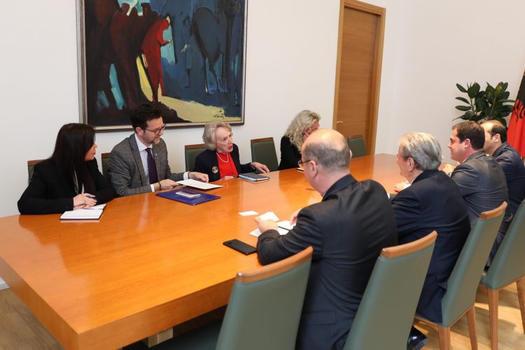 Berisha takoi Glover: E informuam mbi problematikat e fushatës