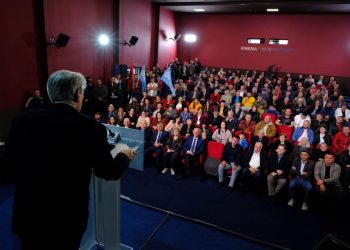 Berisha- Ramës: Familjarët e tu, peshkaqenë që gëlltisin tendera