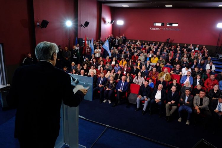 Berisha- Ramës: Familjarët e tu, peshkaqenë që gëlltisin tendera