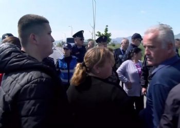 Banorët e Bërxullës në protestë: Duan të na fusin në burg