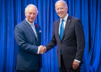 Biden nuk do të marrë pjesë në kurorëzimin e Mbretit Charles III