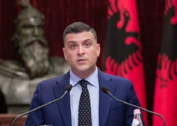 Blushi sulm frontal Veliajt: Tenderat pa garë, vjedhje me taksat e qytetarëve