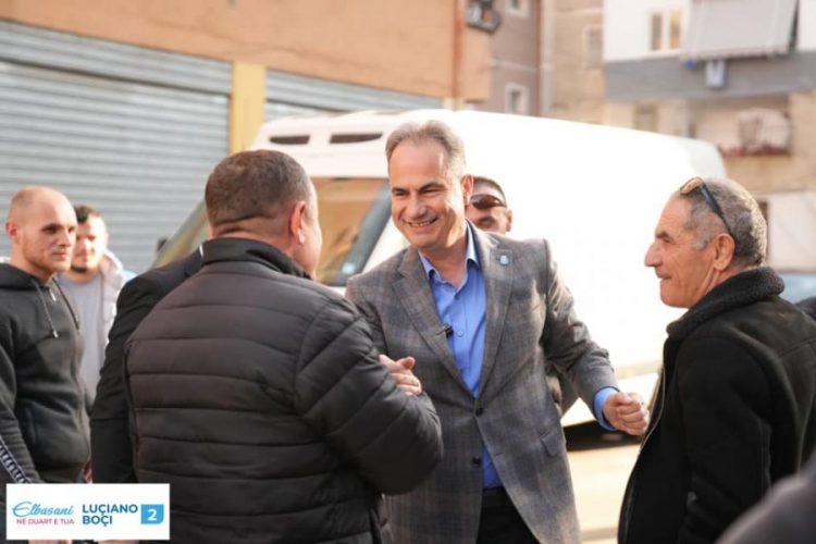 Boçi sot në Selanik, bashkëbisedim me emigrantët shqiptarë