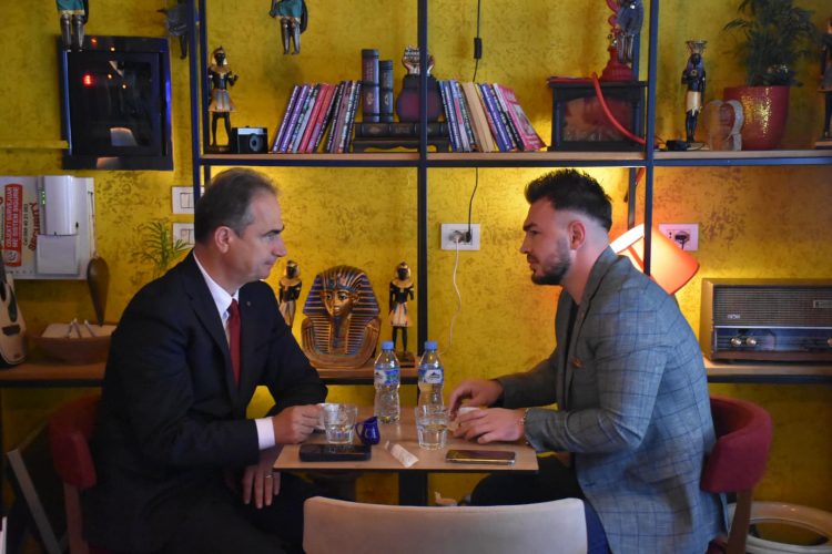 Boçi tepër ambicioz: Qendër për të moshuarit nga vendet e BE-së