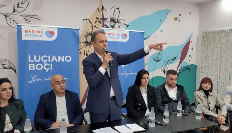 Boçi me qytetarët: Me paratë e taksave tona po paguajmë vdekjen