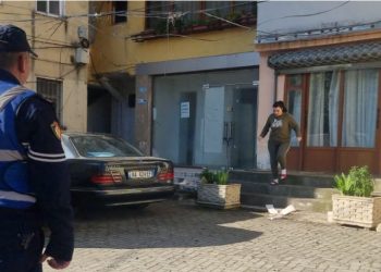 Pogradec/ Shpërthen bombola, shpëtojnë mrekullisht të moshuarit