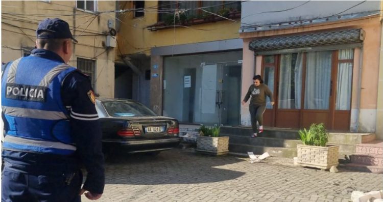 Pogradec/ Shpërthen bombola, shpëtojnë mrekullisht të moshuarit