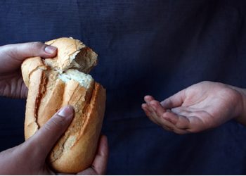 Raporti/ Bujaria, a po e ruajnë shqiptarët këtë traditë?