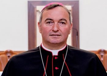 Imzot Dodaj: Lutemi për një fllad të ri, nga politika deri te…