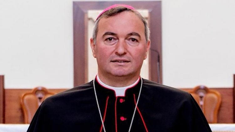 Imzot Dodaj: Lutemi për një fllad të ri, nga politika deri te…