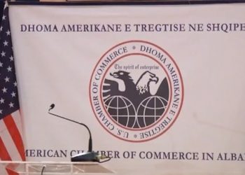 “Shpërthejnë” të huajt: Përmirësoni ambientin për të bërë bisnes